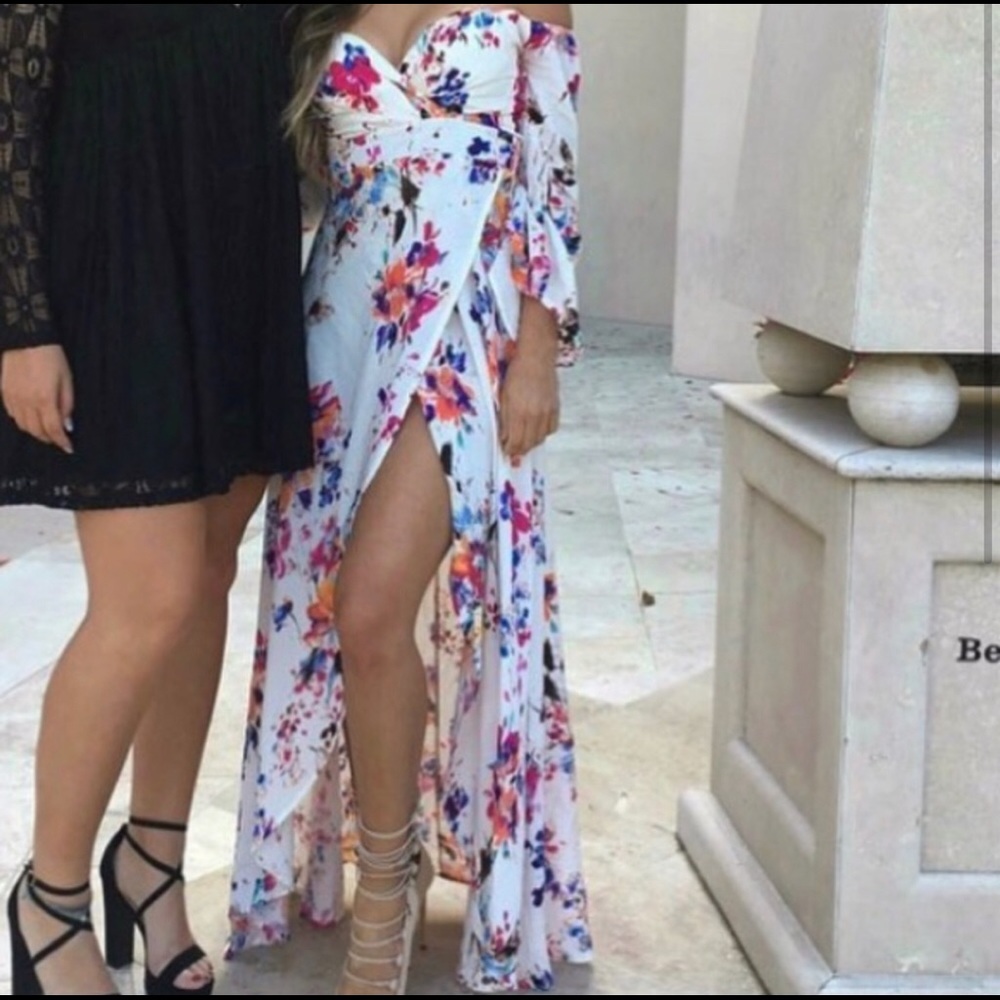 ❌SOLD❌SOLD❌Floral maxi dress with slit